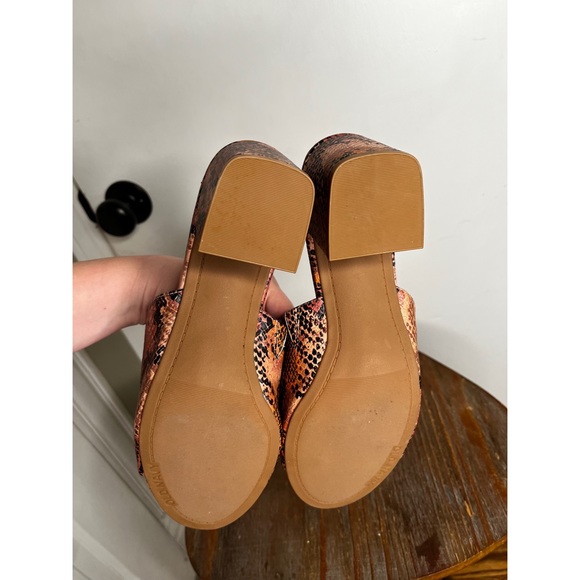 Old Navy's Faux Snakeskin Block Heel Mule sandal - Picture 6 of 6